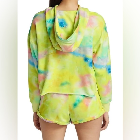 Alice + Olivia Nikki Tie-Dyed Cotton-Blend Fleece Cropped Hoodie - Picture 3 of 10